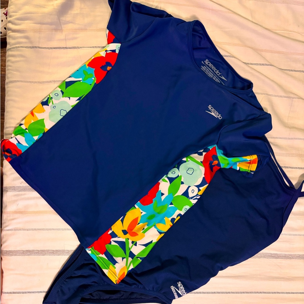 Speedo Blue Rashguard shirt with Vibrant Accents and Bathing suit